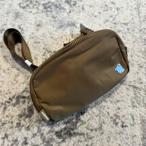 Lululemon burnt caramel 1L everywhere belt bag